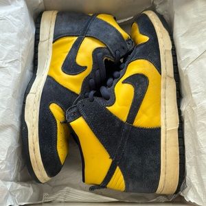 Nike Michigan SB Dunks - size 9 RARE!!